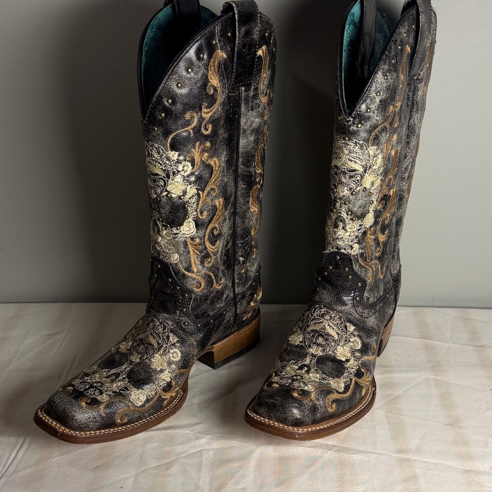Corral Black and Gold Embroidered Western Boots